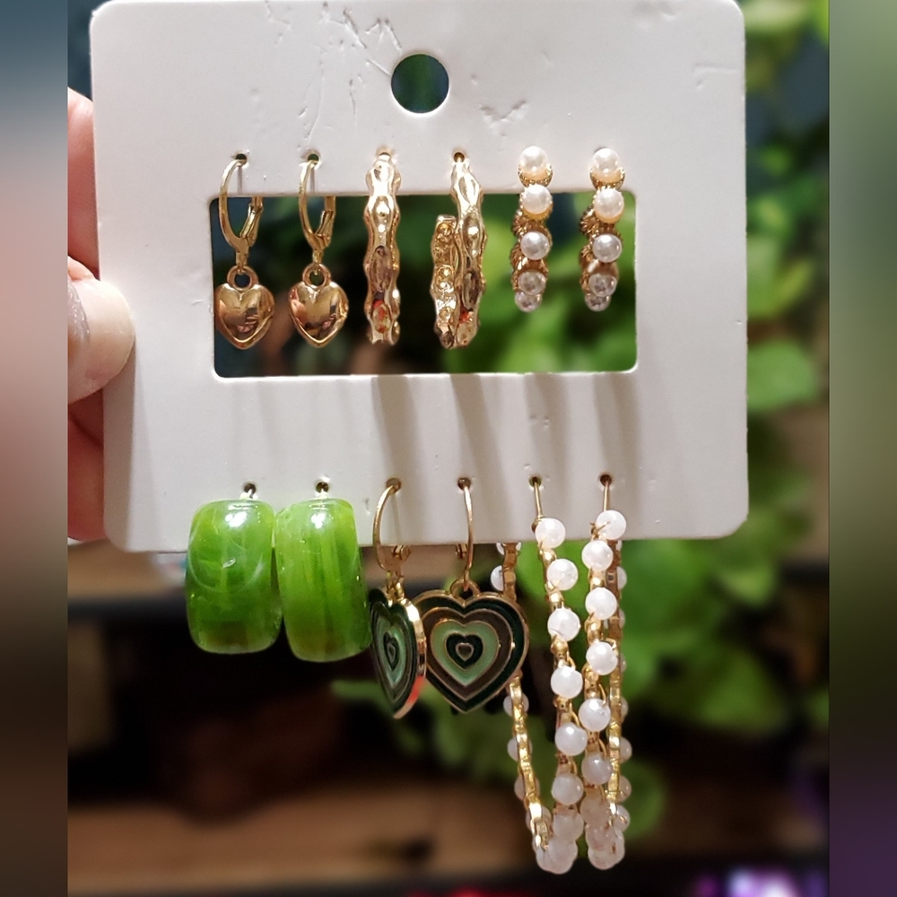 NEW Gold Tone Earrings ✨️